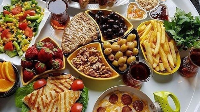 Kime böyle bir kahvaltı ısmarlamak isterdin?