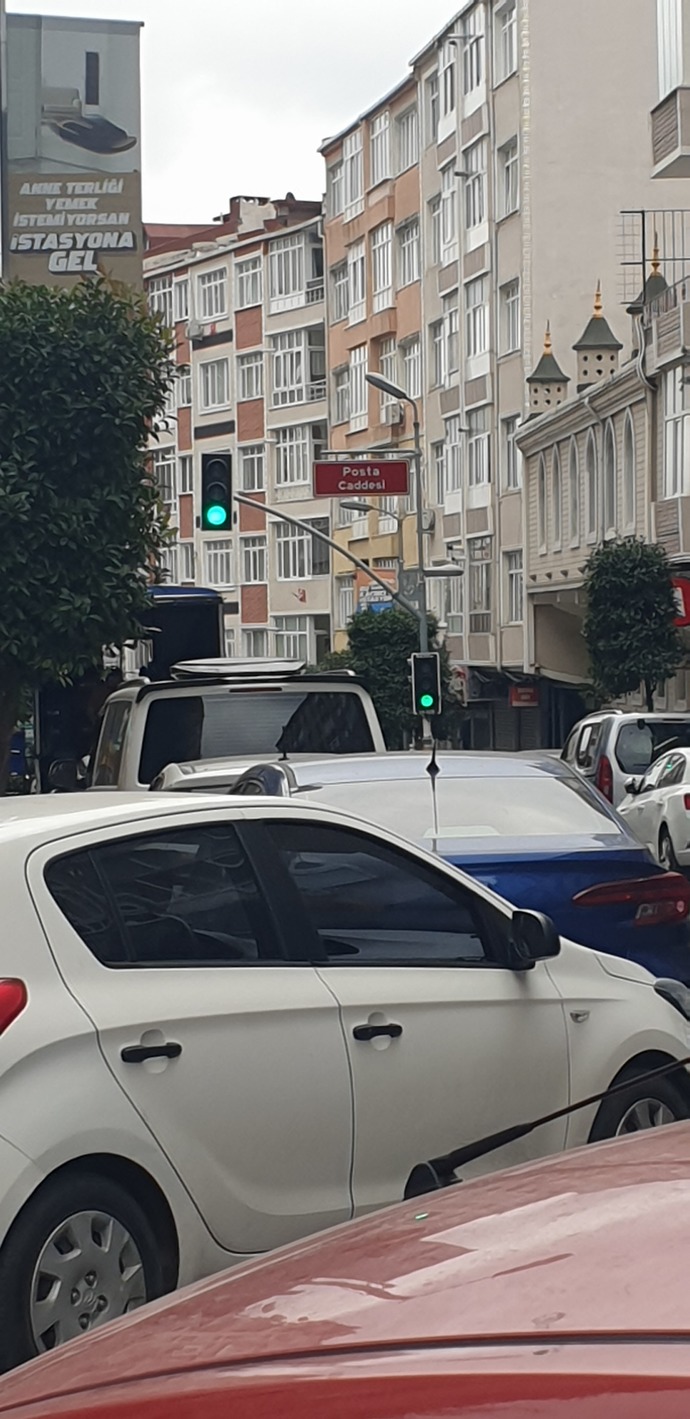 Babamı hatırlatıyor bu cadde bana...