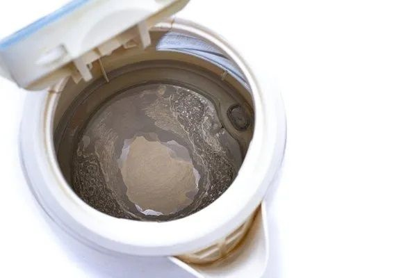 Çay demlerken kireç oluşmasını nasıl engelliyorsunuz?