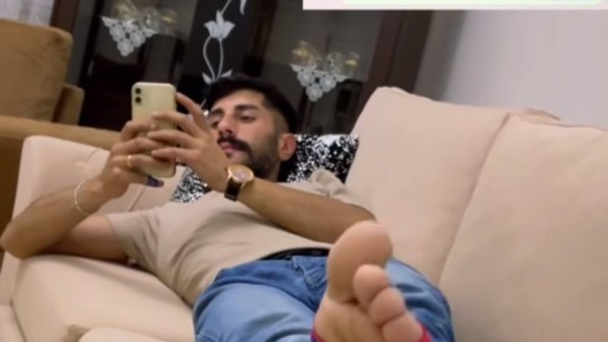 Arkadaşınıza nişanlısının kendisine biseyler alma çabasıyla ilgili komik biseyler atmak sizce hata mı?