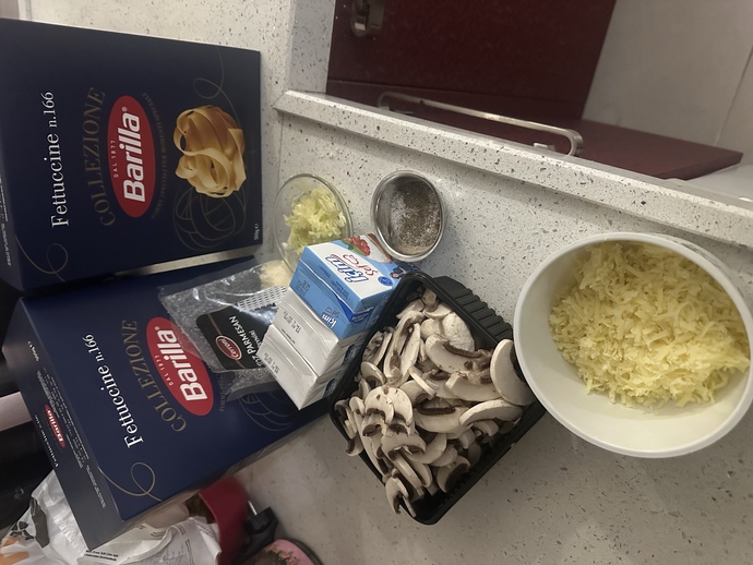 Bugün de Fettuccine Alfredo yapıyorum?