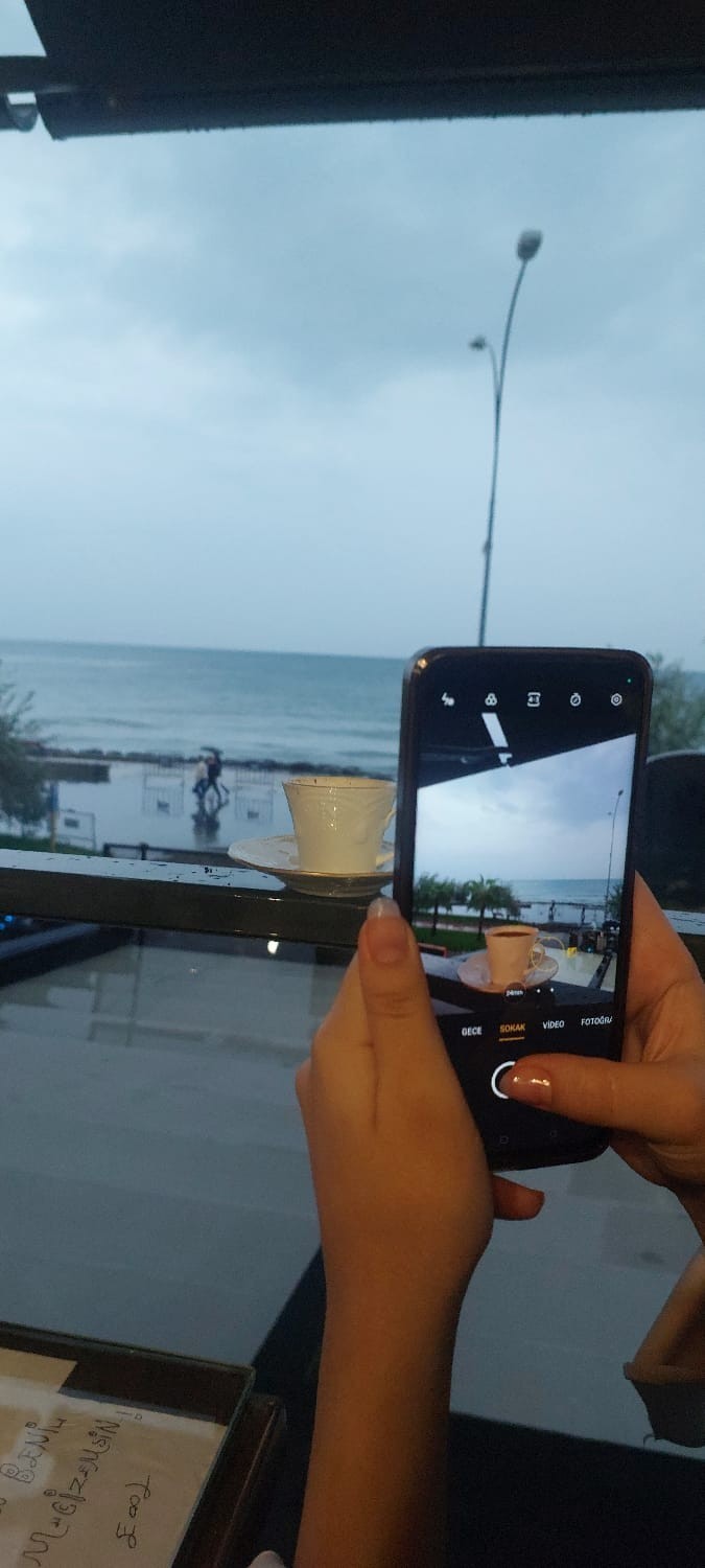 Günaydın , kahveyi fotoğraf çekmeden içebiliyor musunuz?