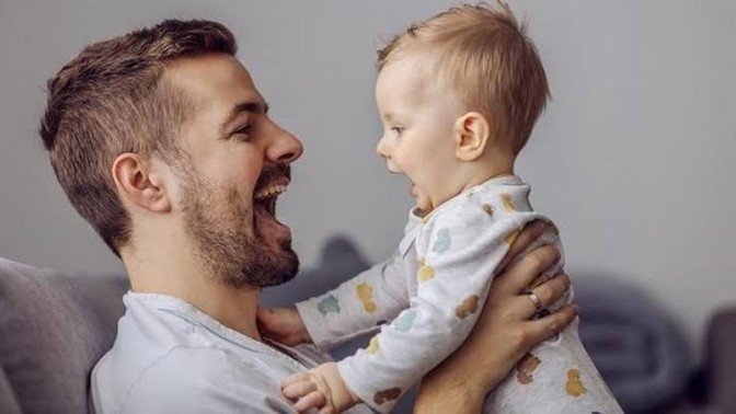 Babamın çocukça yaptığı sakalardan nefret ediyorum ne yapabilirim?