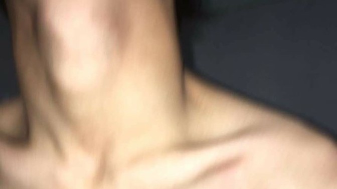Karşı cinste adem elmasının belirgin olması çekici mi?