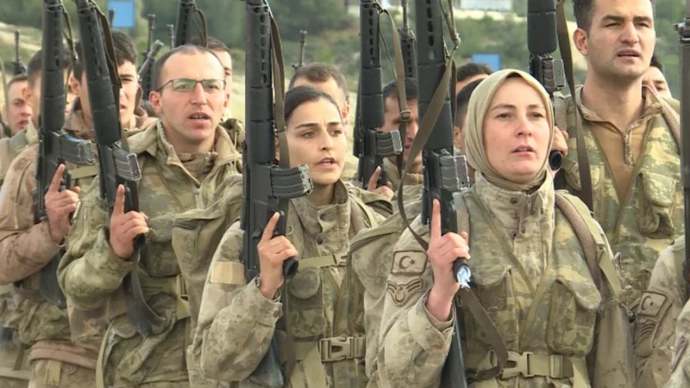 Kadınlarda erkekler gibi askere gitseydi sizce nasıl diyaloglar çıkardı?