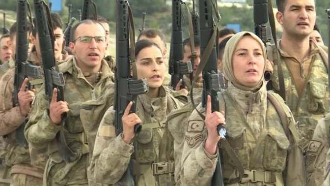 Kadınlarda erkekler gibi askere gitseydi sizce nasıl diyaloglar çıkardı?