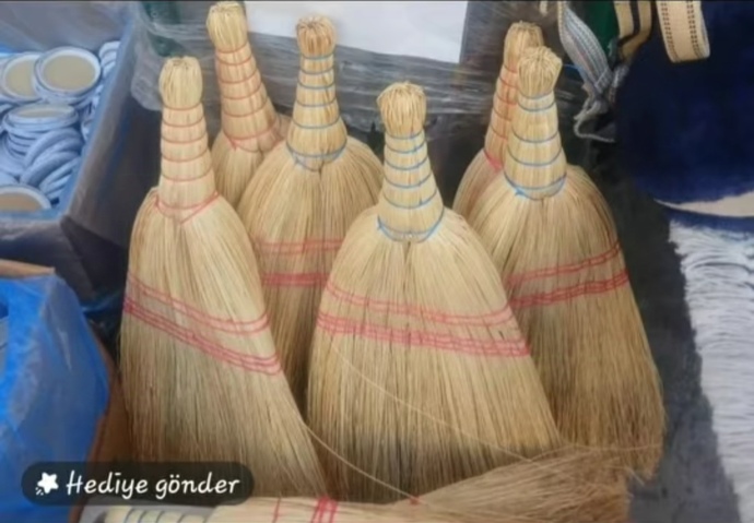Sonunda bende şöyle bi dik Süpürge aldım 🤭🤭 inşallah iyidir🤭 bi hayırlı olsun alırım 🤭?