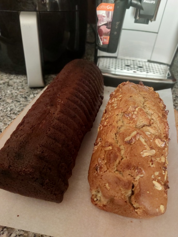 Sana damla çikolatalı kakaolu mu yoksa tarçınlı havuçlu kek mi ikram edeyim?