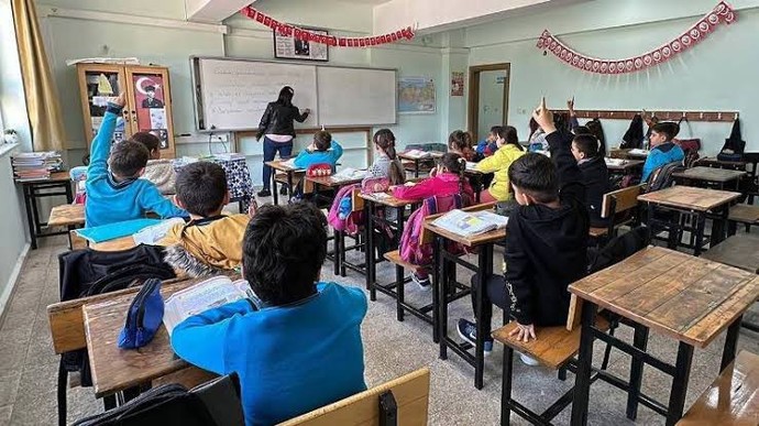 İlkokul öğretmenini görsen ne söylerdin?