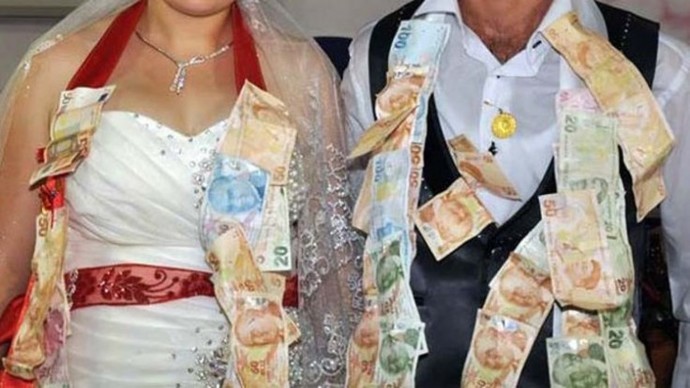 Çalgılı davullu düğün mü, kokteyl-tarzı düğün mü tercih ederdiniz?
