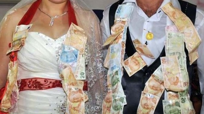 Çalgılı davullu düğün mü, kokteyl-tarzı düğün mü tercih ederdiniz?