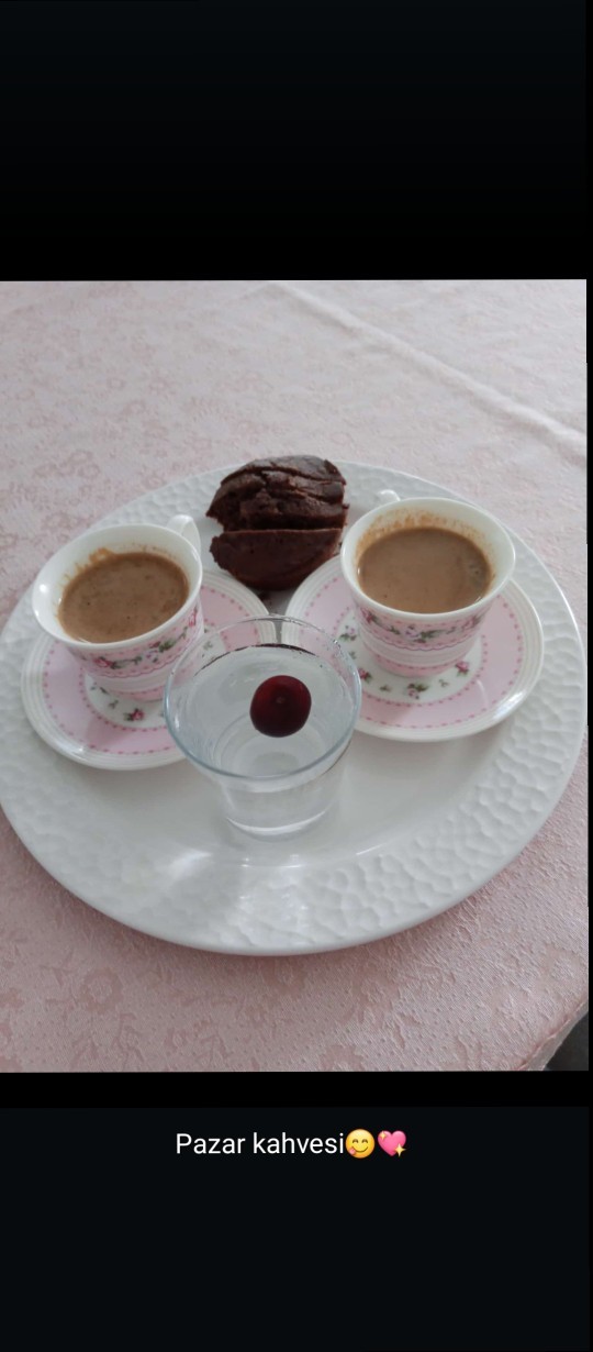 Pazar kahvesi yaptım içer miyiz cicişler?