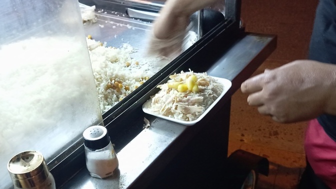 Sokak tavuk pilavını sever misiniz?
