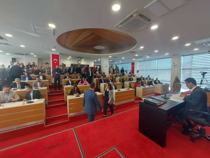Bayraklı Meclis Üyesi yaptığı açıklamada, Öldüren kadar ölenler de suçludur? dedi! Açıklama için ne düşünüyorsunuz?