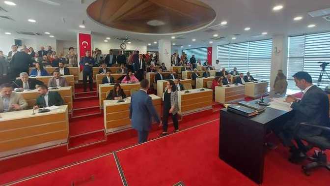 Bayraklı Meclis Üyesi yaptığı açıklamada, "Öldüren kadar ölenler de suçludur? dedi! Açıklama için ne düşünüyorsunuz?