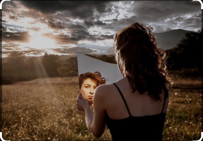 Aynaya baktığında gördüğün yüzden memnun musun?