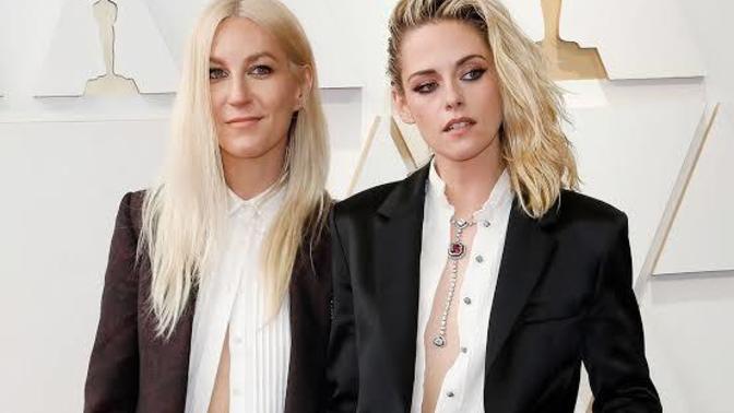 Kristen Stewart ve Nişanlısı Dylan Meyer sizce nasıl, yakışmışlar mı?