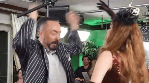 Sevgilim Adnan Hocamın kediciklerini kıskanması normal mi?