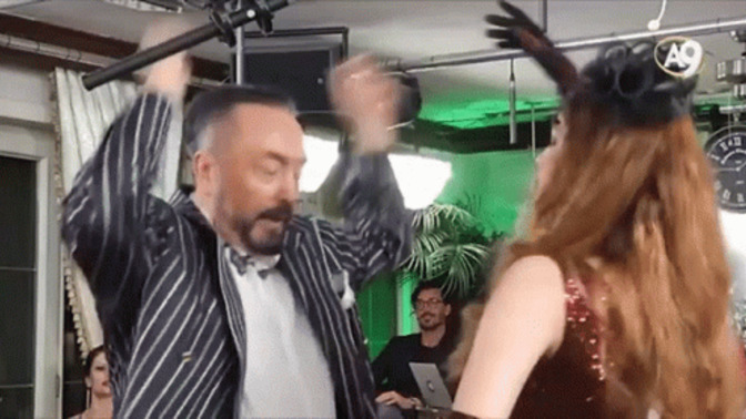 Sevgilim Adnan Hocamın kediciklerini kıskanması normal mi?