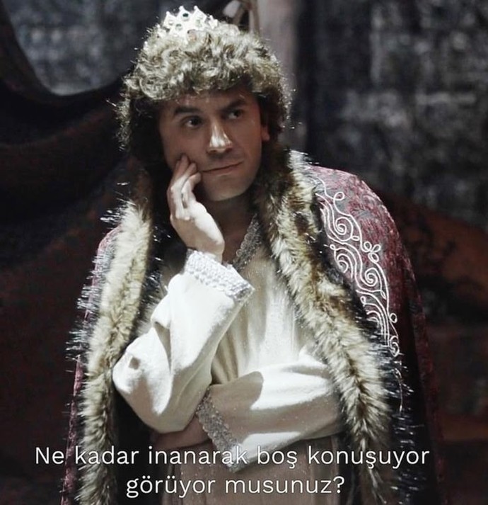 Doğrusunu bildiğiniz yalanları dinlerken keyif alıyor musunuz? / inanmış gibi yapıyor musunuz?