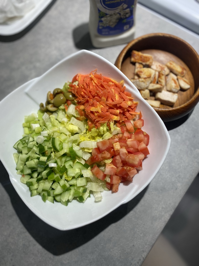 Akşam yemeğinde sadece salata yenir mi?