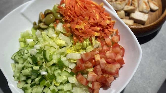 Akşam yemeğinde sadece salata yenir mi?