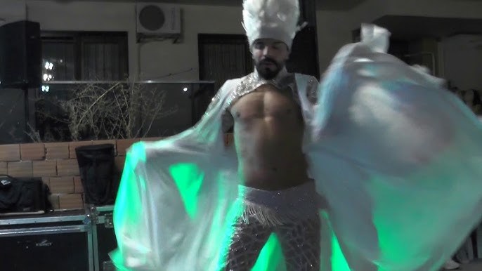 Bekârlığa veda gününüzde erkek dansöz getirip eğlenir misiniz kızlar?