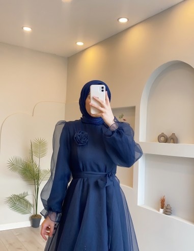 Bu elbise düğün için sade mi kalır?