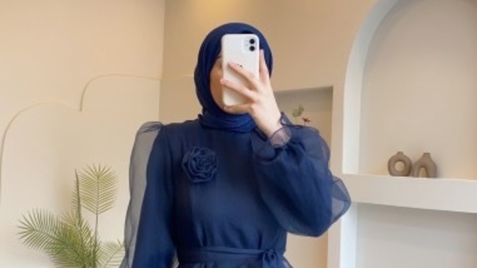 Bu elbise düğün için sade mi kalır?