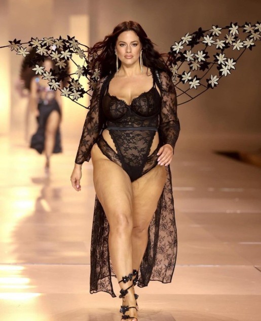 Victorias Secret Show dun gece geri döndü, izlediniz mi?
