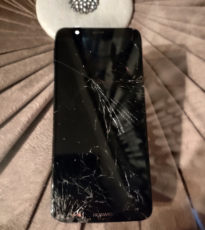 Arkadaşlar telefonum açılmıyor... kapatıp açsam düzelir mi acaba?🤭🤭?