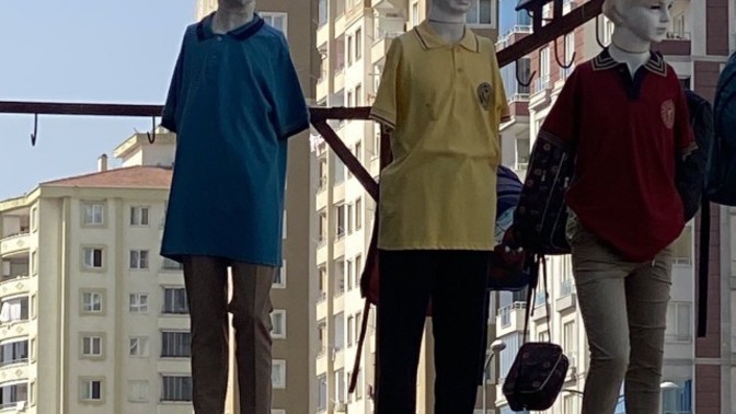 Okul kıyafeti böyle mi satılır?