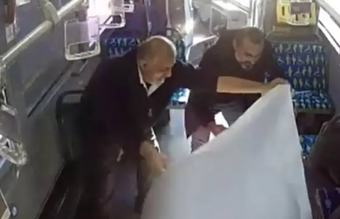Arabası olmayanların çocuk yapmaya hakkı yok mu?