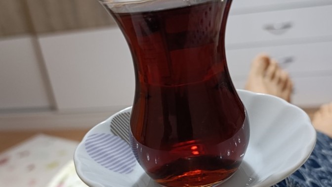 "Çayı şekersiz seni sebepsiz severim" dediğiniz biri var mı?