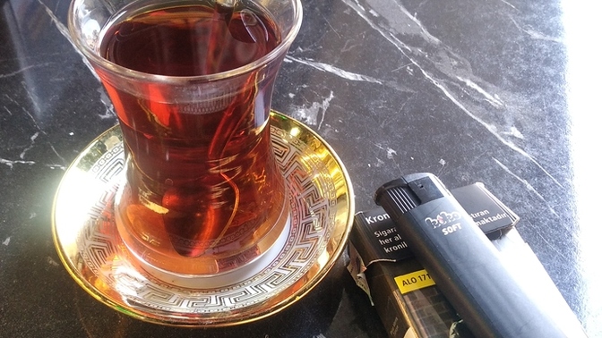 Bugün arabada kaynanasına ön koltuğu kaptırmış yeni gelin gibi uyandım bu sabah 🥺 niye böyle oldu ki?