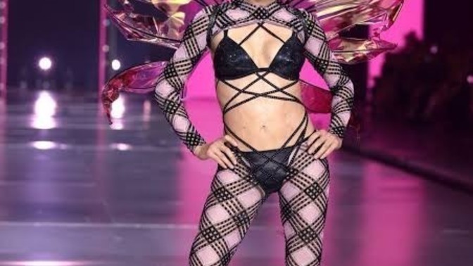 Adriana Lima nın çekiciliğine kapılmamak mümkün mü?