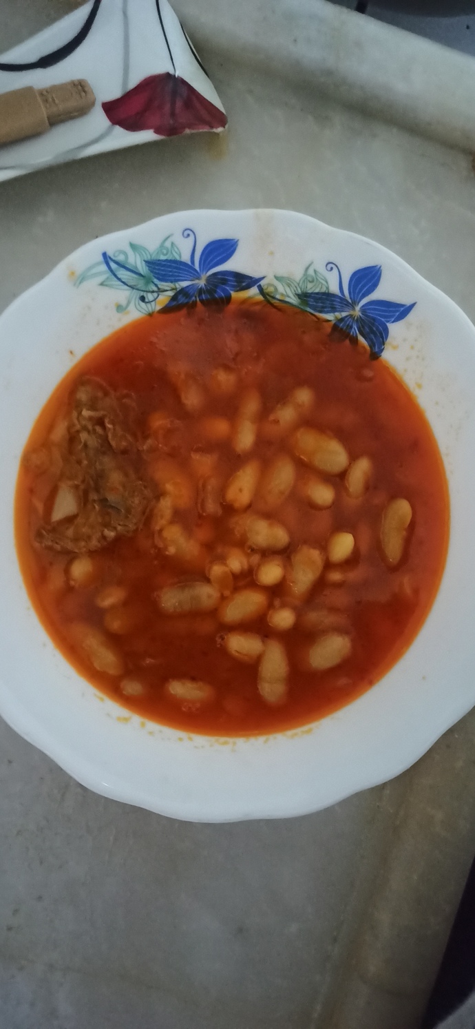 Kuru fasülye-pilav oluyor da, kuru fasulye-sosis olmaz mı?