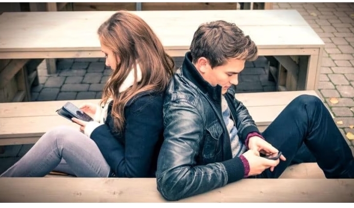 Sizce internet ve sosyal medya, aşkı ve ilişkileri nasıl değiştirdi?