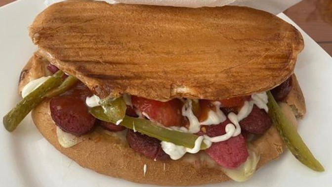 Tost arasına ketçap-mayonez sıkar mısınız?