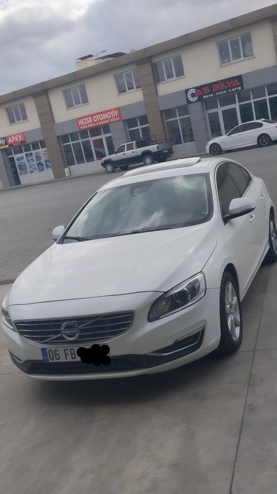 Her erkek arabasina aşık mıdır?