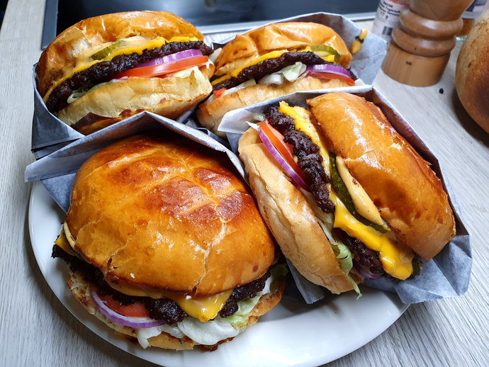 Hamburgerin içine turşu yakışıyor mu?
