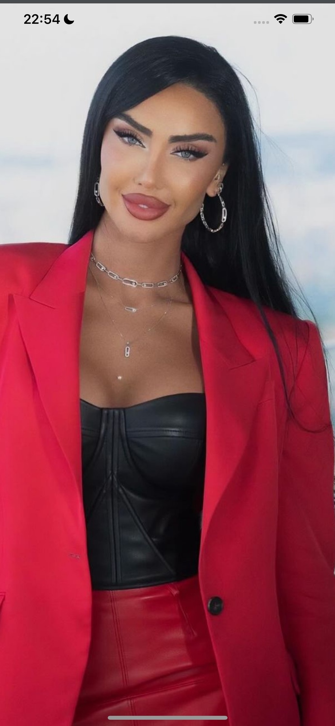 Bu kadın 40 yaşında ama çookkkk güzel değilmiii 😍?
