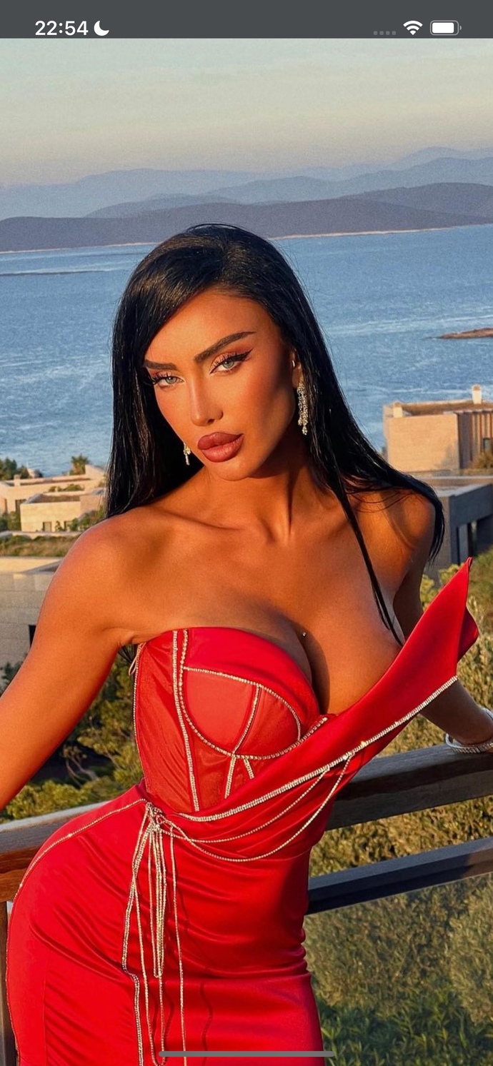 Bu kadın 40 yaşında ama çookkkk güzel değilmiii 😍?