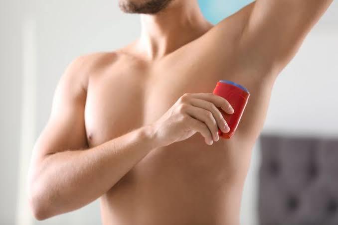 Deodorant kullanan erkek 1-0 önde midir?
