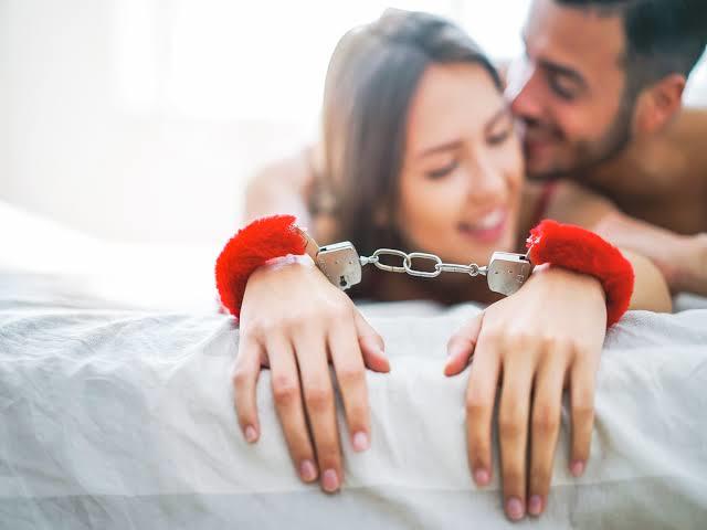 Cinsel oyuncaklar kullanmak sizce ayıplanacak bir şey mi?