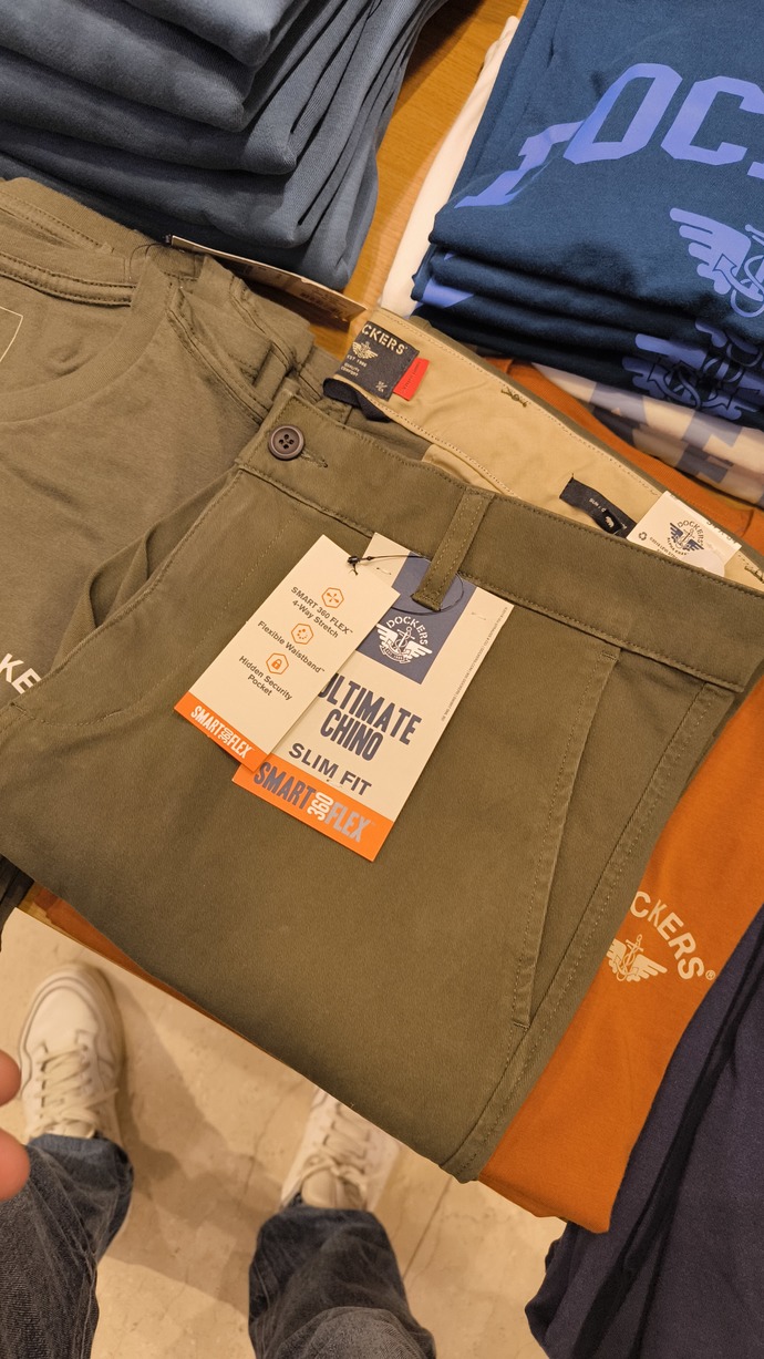 Bu koyu yeşil pantolona airforce yayakkabı olur mu?