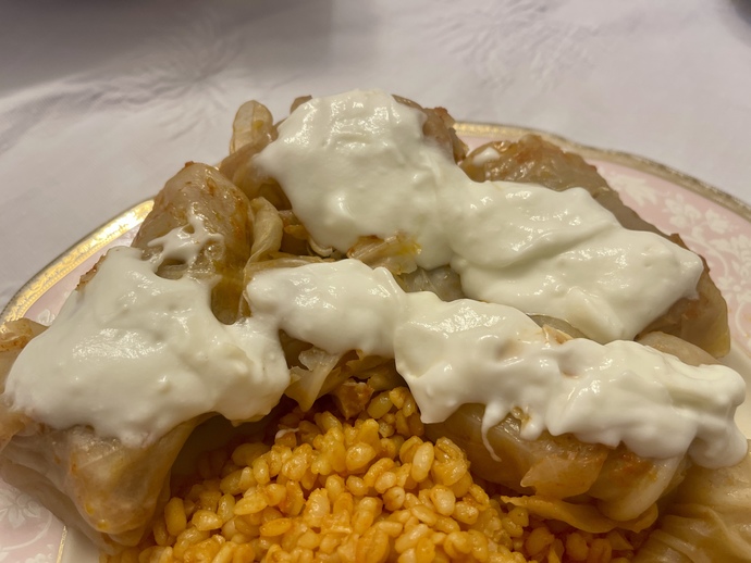 Etli lahana sarması sever misin? Peki sarımsaklı 🧄 yoğurtlu mu, yoksa sade mi seversin?