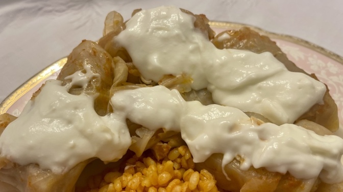 Etli lahana sarması sever misin? Peki sarımsaklı 🧄 yoğurtlu mu, yoksa sade mi seversin?