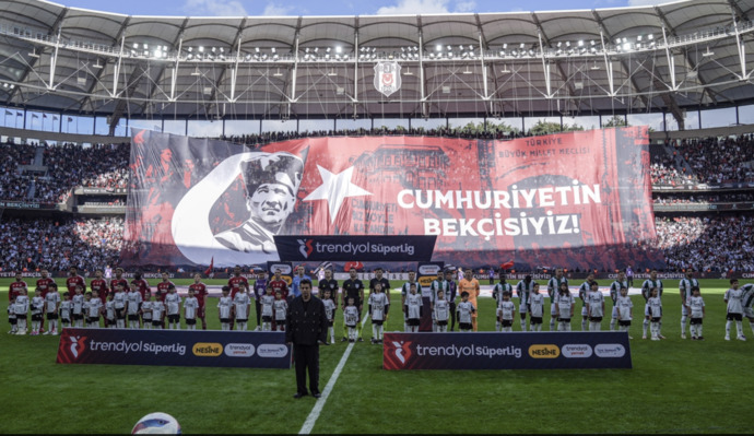 Kırmızı forma ve #CumhuriyetinBekçisiyiz pankartıyla maça çıkan Beşiktaş, Konyasporu 2-0 mağlup etti. Maçı nasıl buldunuz?