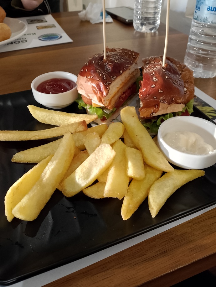 Hamburger sever misin?